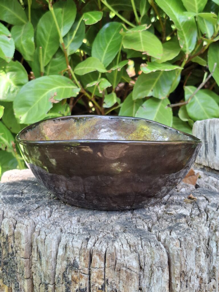 Kom gemaakt door Gisèle Voets van Voets Ceramics met vloeibbare klei en geglazuur met eigen glazuur.