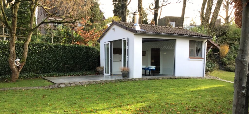 Keramiekatelier van Voets Ceramics in een rustige groene omgeving in Linden, vlakbij Leuven.